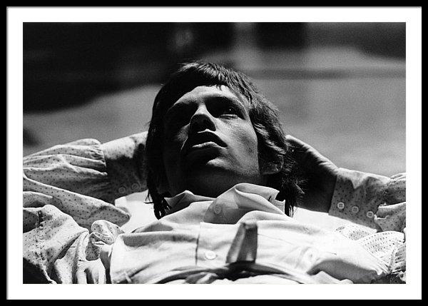 mick-jagger-posed-on-set-of-ready-steady-go-tv-show