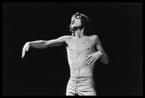 singer-mick-jagger-on-stage-headlines-the-knebworth-festival