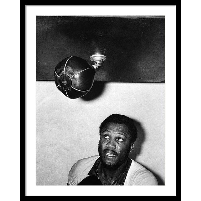 joe-frazier-hits-the-punching-bag-framed-print