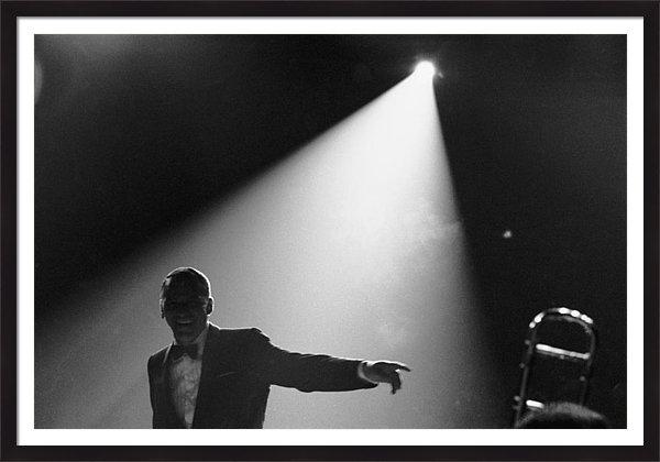 frank-sinatra-on-stage-framed-print