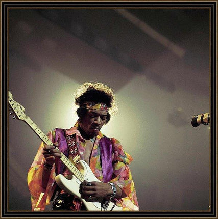 photo-of-jimi-hendrix-1-framed-print