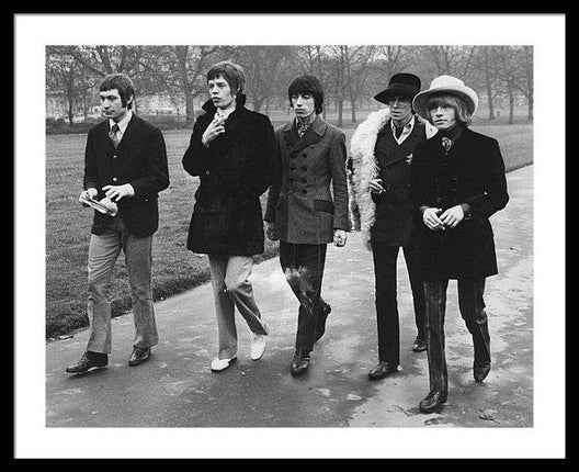 the-rolling-stones-walking-in-londons-green