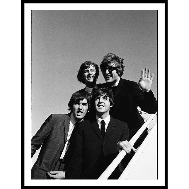 the-beatles-arriving-at-los-angeles-airport-on-2nd-us-tour