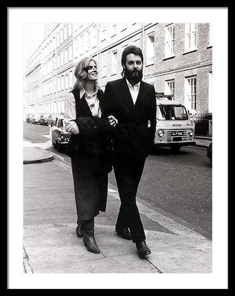the-beatles-paul-mccartney-is-pictured-with-his-wife-linda