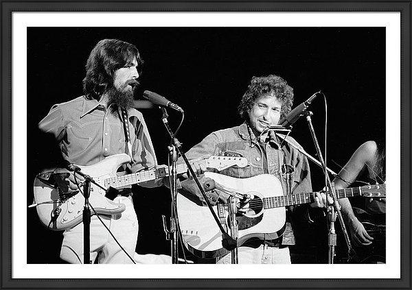 george-harrison-bob-dylan-perform-in-framed-print