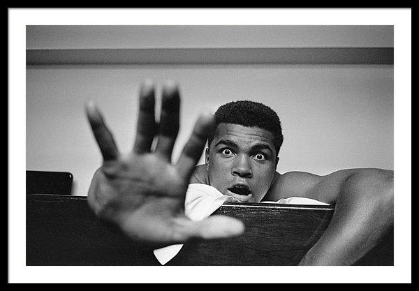 heavyweight-boxer-cassius-clay-give-me-five-framed-print