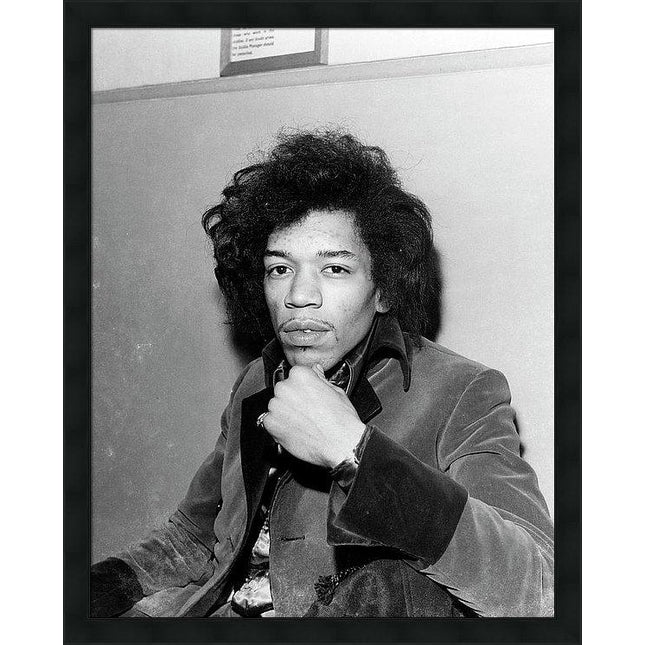 photo-of-jimi-hendrix-framed-print-1