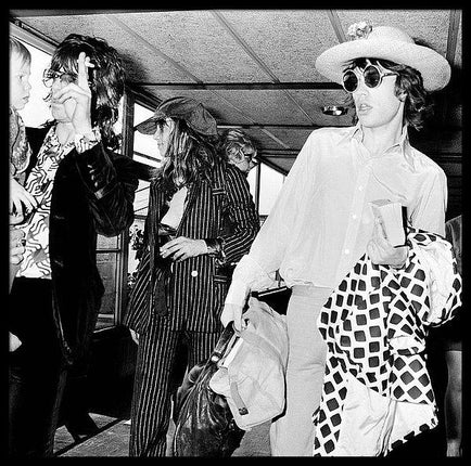 mick-jagger-at-london-airport-before-a-flight-to-copenhagen